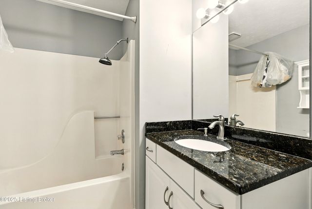 10906 Pineview Ct, Louisville, KY 40299