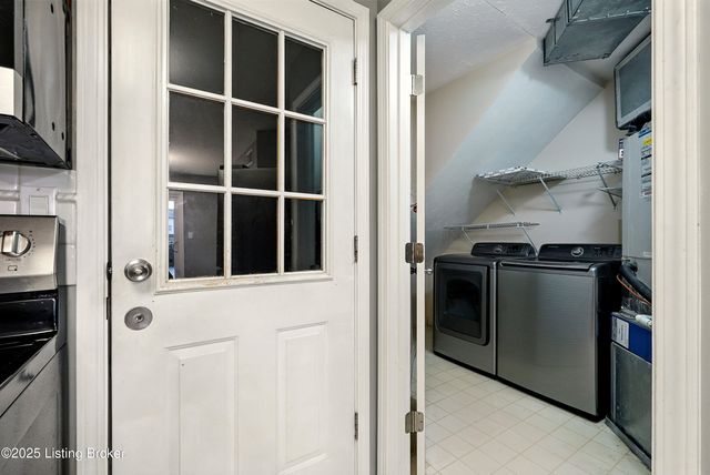 10906 Pineview Ct, Louisville, KY 40299