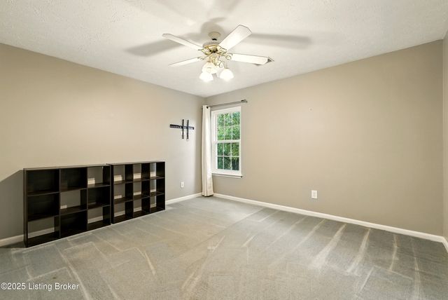 10906 Pineview Ct, Louisville, KY 40299