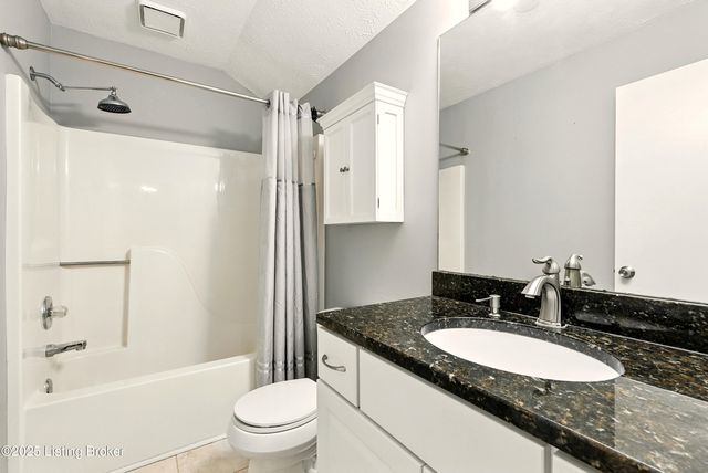 10906 Pineview Ct, Louisville, KY 40299