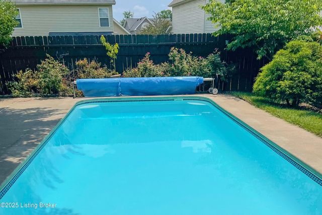 10906 Pineview Ct, Louisville, KY 40299