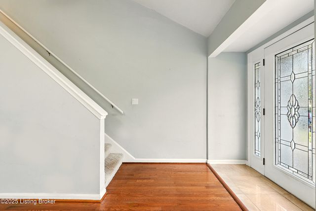 10906 Pineview Ct, Louisville, KY 40299