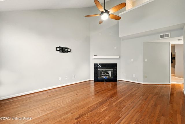 10906 Pineview Ct, Louisville, KY 40299