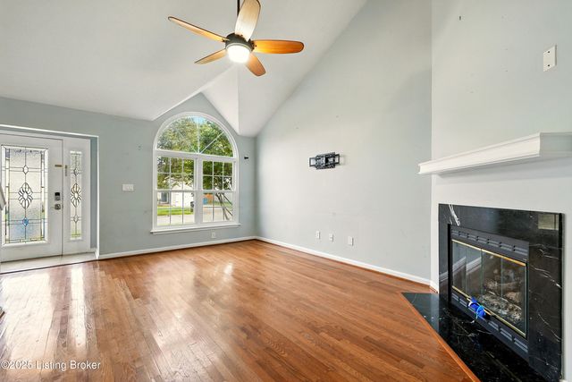 10906 Pineview Ct, Louisville, KY 40299