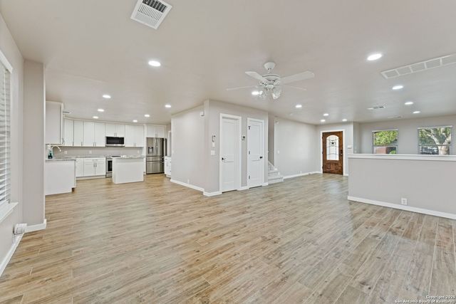 8050 Rosespur, Selma, TX 78154