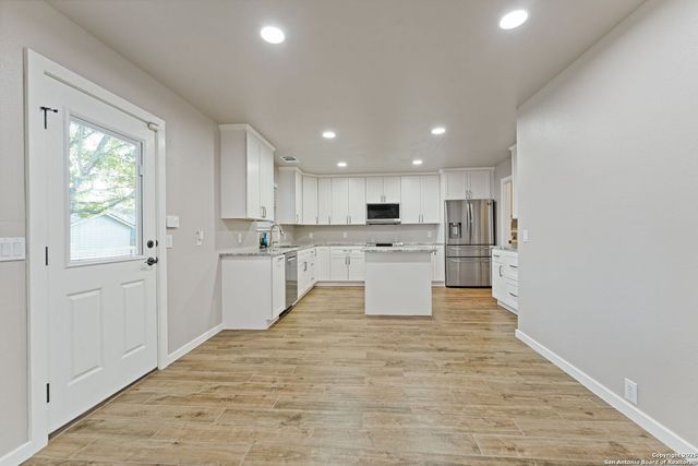 8050 Rosespur, Selma, TX 78154