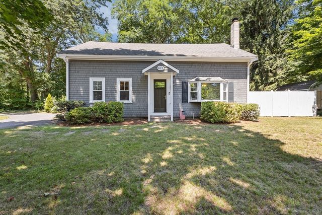 812 Plymouth St, Middleboro, MA 02346