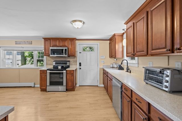 812 Plymouth St, Middleboro, MA 02346