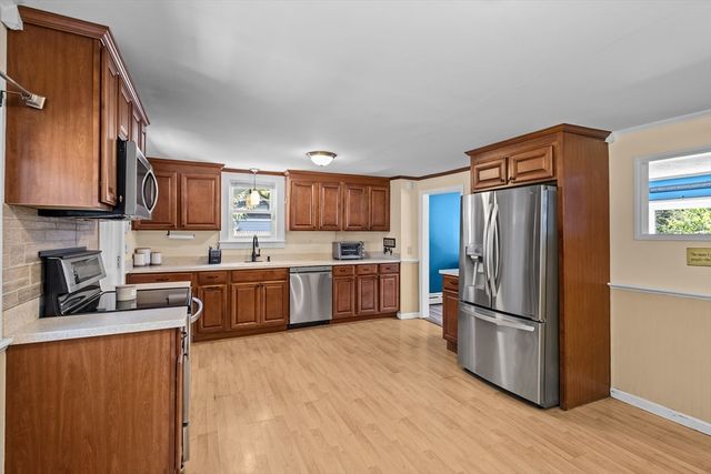 812 Plymouth St, Middleboro, MA 02346