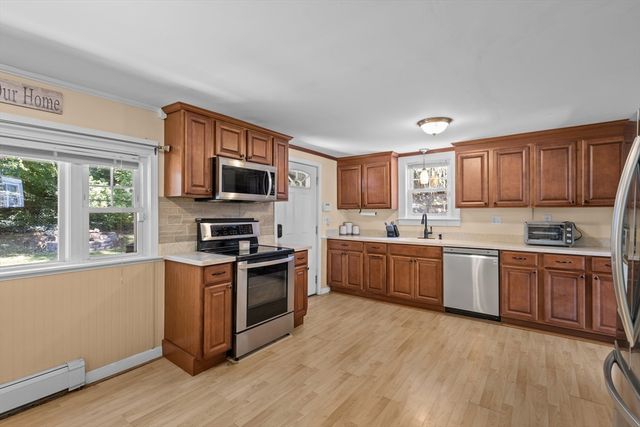 812 Plymouth St, Middleboro, MA 02346