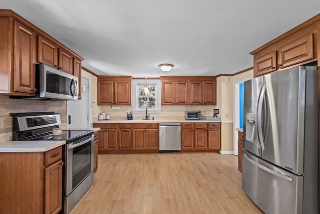 812 Plymouth St, Middleboro, MA 02346