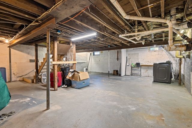 812 Plymouth St, Middleboro, MA 02346