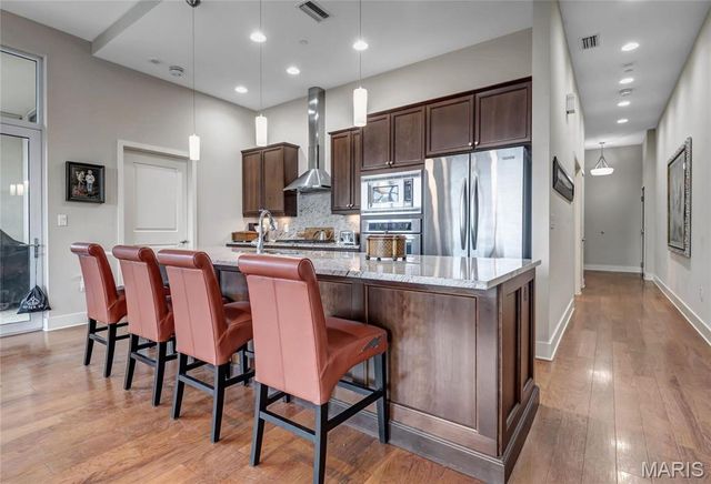 8025 Maryland Ave 3D, Clayton, MO 63105