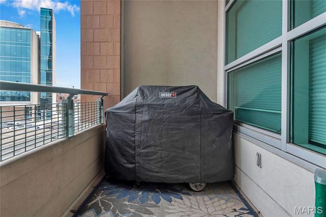 8025 Maryland Ave 3D, Clayton, MO 63105