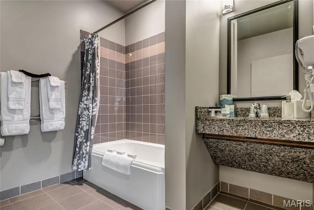 8025 Maryland Ave 3D, Clayton, MO 63105