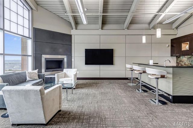 8025 Maryland Ave 3D, Clayton, MO 63105