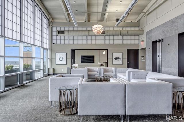 8025 Maryland Ave 3D, Clayton, MO 63105