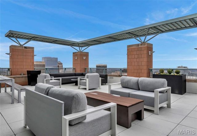 8025 Maryland Ave 3D, Clayton, MO 63105