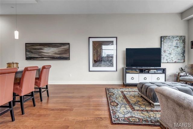 8025 Maryland Ave 3D, Clayton, MO 63105