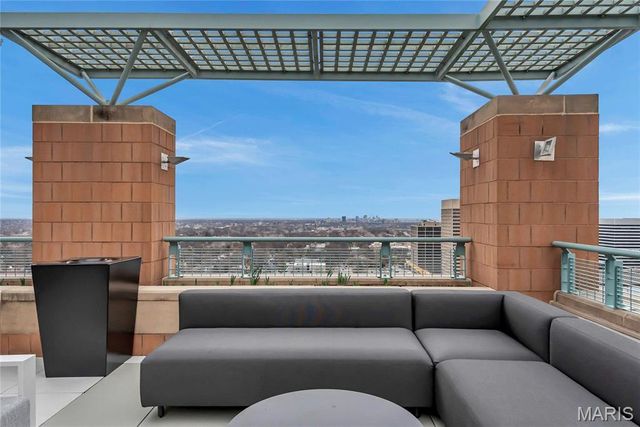 8025 Maryland Ave 3D, Clayton, MO 63105