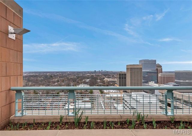 8025 Maryland Ave 3D, Clayton, MO 63105