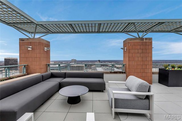 8025 Maryland Ave 3D, Clayton, MO 63105