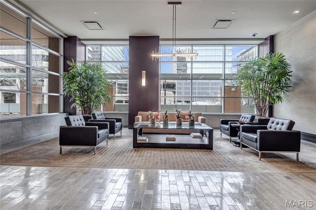 8025 Maryland Ave 3D, Clayton, MO 63105