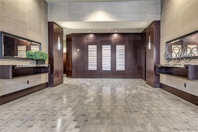 8025 Maryland Ave 3D, Clayton, MO 63105