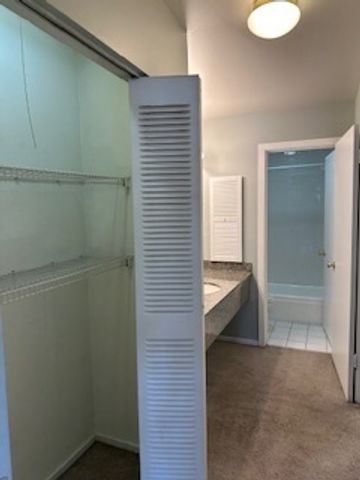 1931 PRAIRIE Square 226, Schaumburg, IL 60173