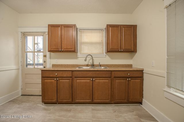 2905 S 4th St, Louisville, KY 40208