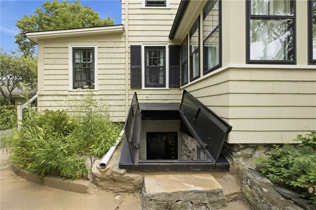 1331 New London Avenue, Cranston, RI 02920