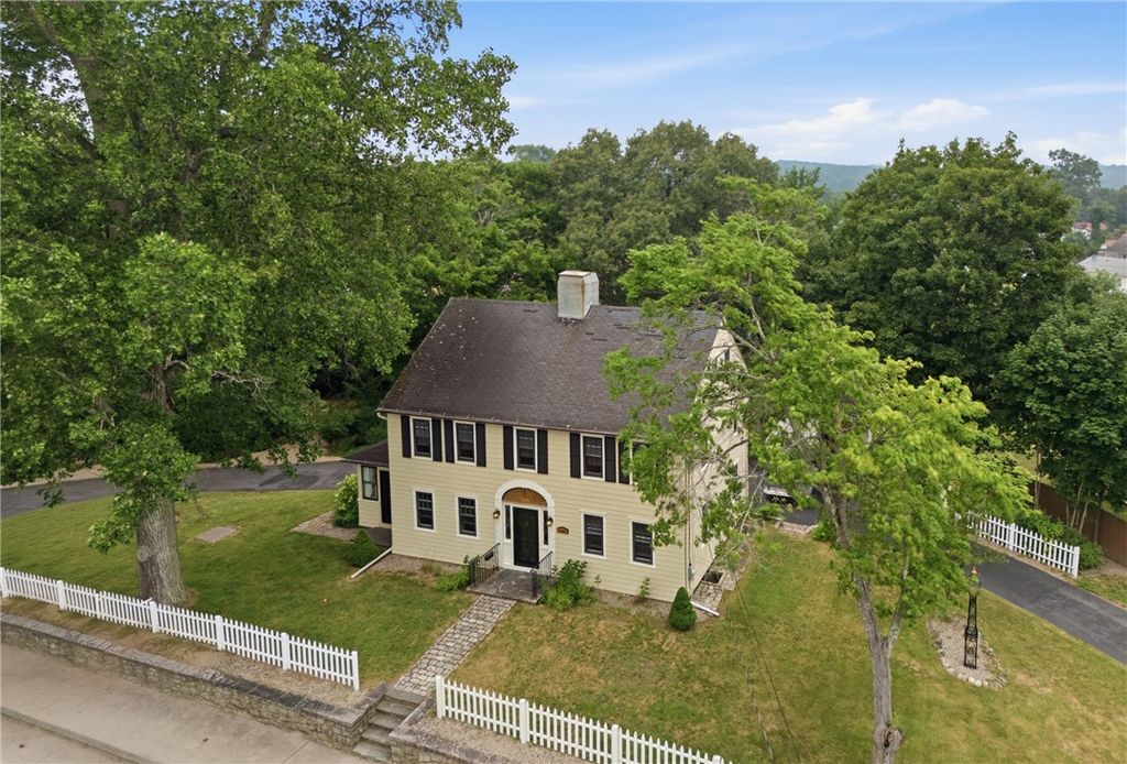 1331 New London Avenue, Cranston, RI 02920