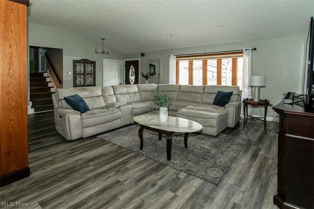 3974 Winton Park Drive, North Olmsted, OH 44070