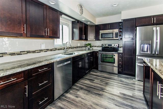 3974 Winton Park Drive, North Olmsted, OH 44070