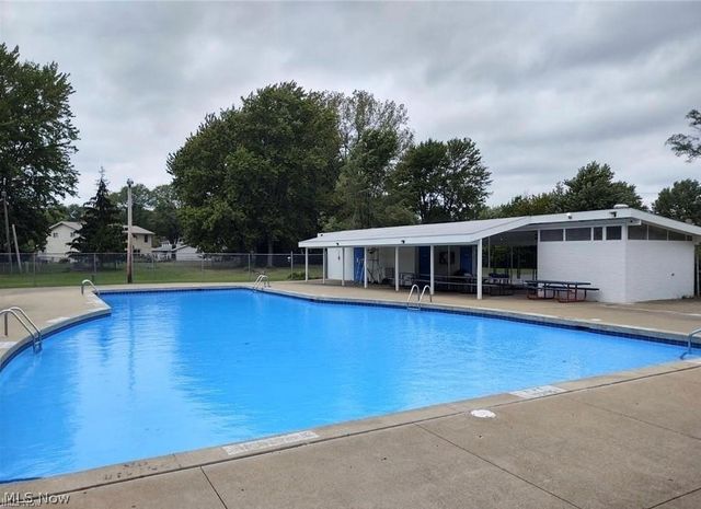 3974 Winton Park Drive, North Olmsted, OH 44070