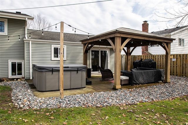 3974 Winton Park Drive, North Olmsted, OH 44070