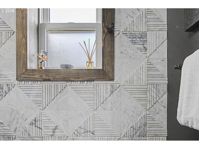 620 Se 11TH Cir, Troutdale, OR 97060