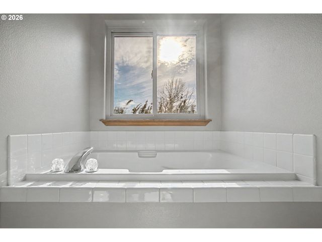 620 Se 11TH Cir, Troutdale, OR 97060