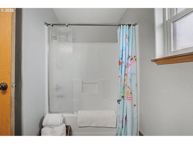 620 Se 11TH Cir, Troutdale, OR 97060