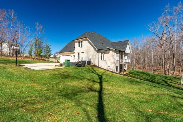 1204 MacLaren Place, Forest, VA 24551