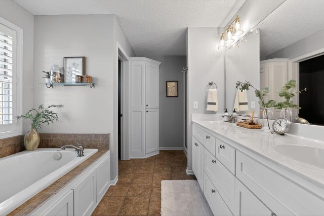 2140 Vermillion Bay, Woodbury, MN 55129