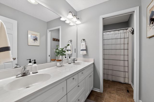 2140 Vermillion Bay, Woodbury, MN 55129