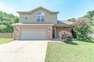 1102 SE Phoenix Street, Bentonville, AR 72712