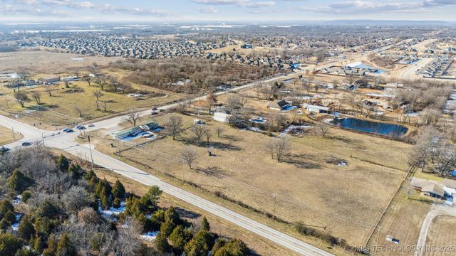 8021 E 86th Street North N, Owasso, OK 74055