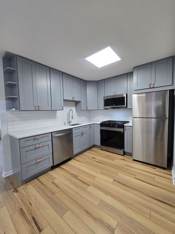 4508 Elm Avenue B, Brookfield, IL 60513