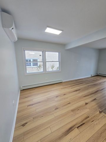 4508 Elm Avenue B, Brookfield, IL 60513