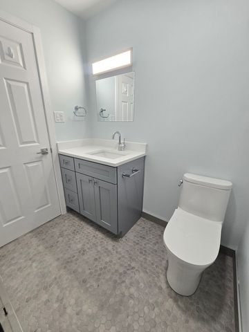 4508 Elm Avenue B, Brookfield, IL 60513