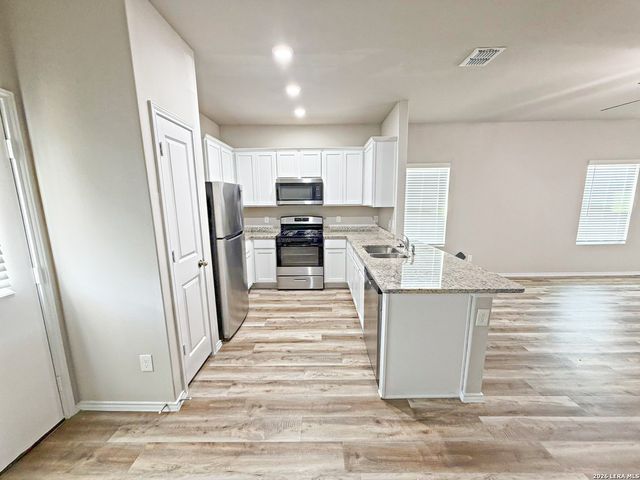 135 DAMON DV, San Antonio, TX 78253