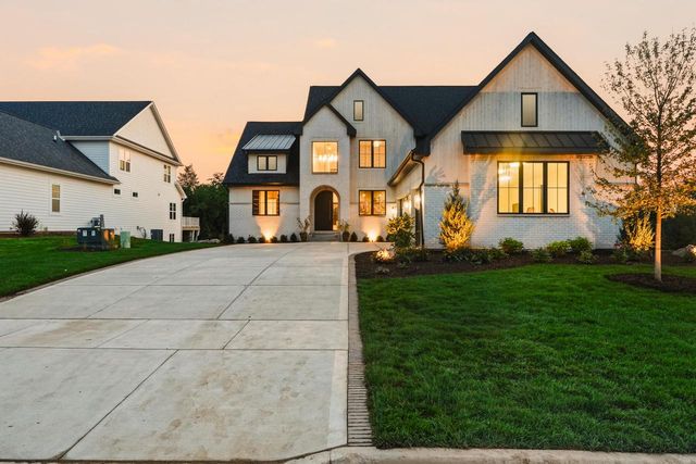 W184N5135 Sunrise LANE, Menomonee Falls, WI 53051