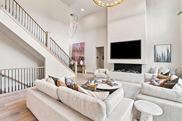 W184N5135 Sunrise LANE, Menomonee Falls, WI 53051